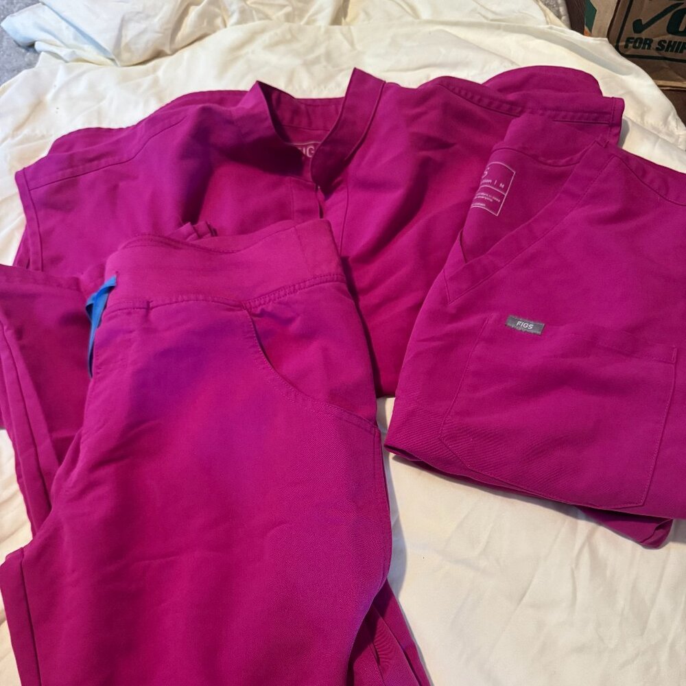 FIGS scrub set